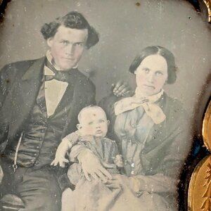 Victorian 1/4 plate tinted daguerreotype photo young family, antique photograph